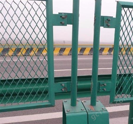 道路防眩网 公路边坡护栏网 高速隔离栅栏 圈地养殖网定制